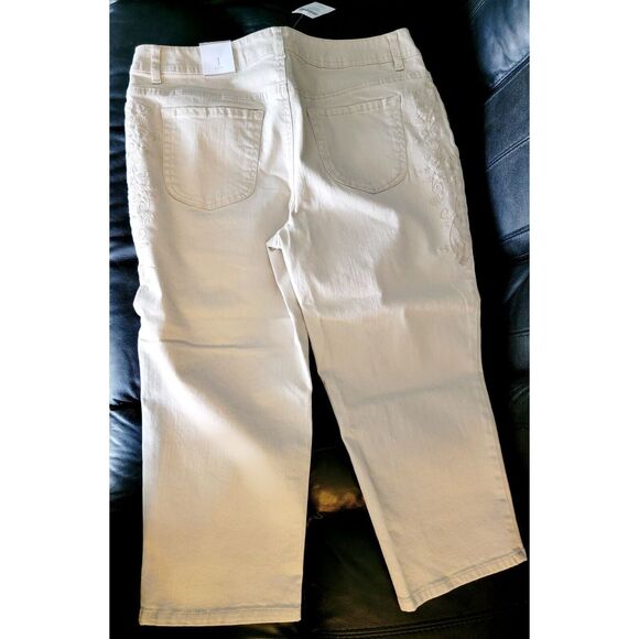 Chico's 1 Crop Pants Tan Tonal Floral Scroll Embroidery‎ Khaki Size 8-10 NWT - Picture 2 of 11